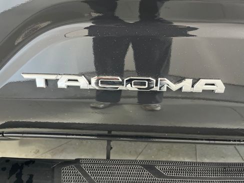 Used 2025 Toyota Tacoma SR5 image 38