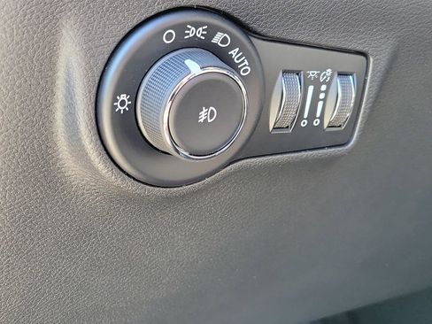 New 2026 Jeep Compass Latitude w/ Sun and Sound Group AWD/4WD image 24