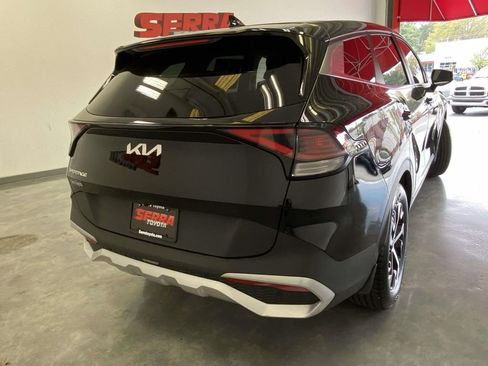 Used 2025 Kia Sportage EX image 3