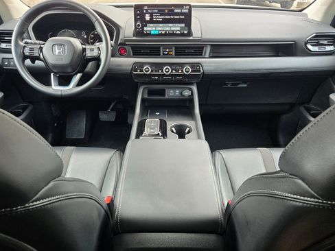 Used 2025 Honda Pilot EX-L image 16
