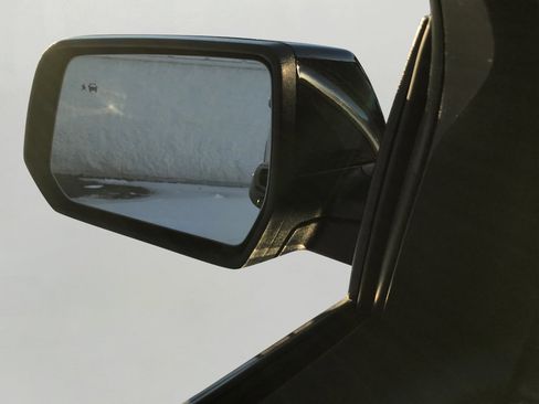 Used 2023 GMC Acadia SLE w/ Driver Convenience Package image 26