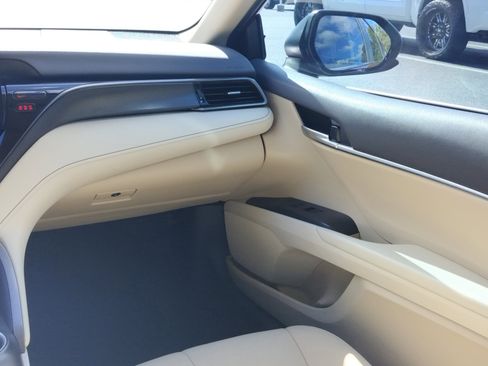 Used 2021 Toyota Camry LE image 14