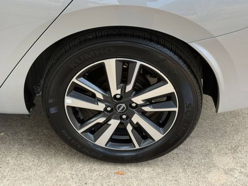 Used 2025 Nissan Versa SV FWD image 30