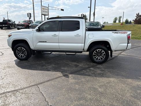 Used 2021 Toyota Tacoma TRD Sport w/ TRD Premium Sport Package AWD/4WD image 6