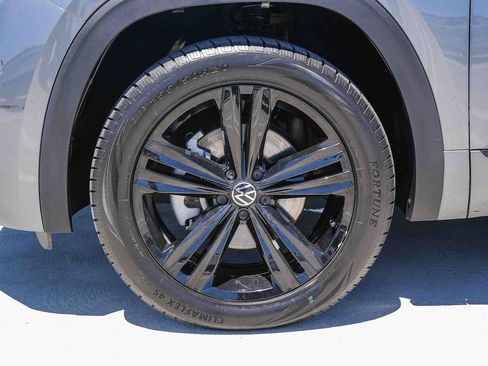 Certified 2023 Volkswagen Atlas SEL R-Line AWD/4WD image 11