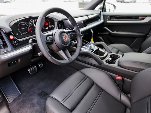 New 2026 Porsche Cayenne S image 4