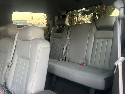 Used 2004 Lincoln Navigator Luxury image 11