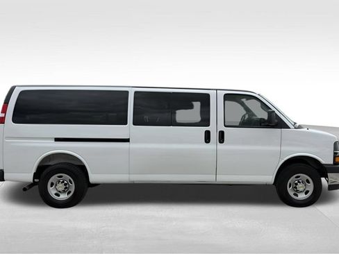Used 2025 Chevrolet Express 3500 LT w/ LT Preferred Equipment Group RWD image 11