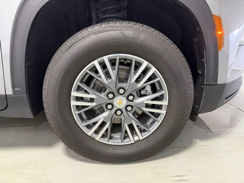 Used 2026 Chevrolet Traverse LT FWD image 29