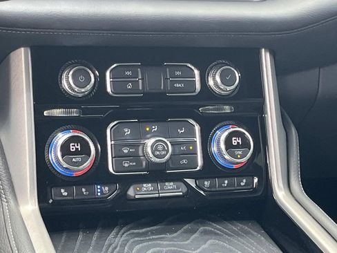 Used 2022 GMC Yukon Denali w/ Denali Ultimate Package AWD/4WD image 17