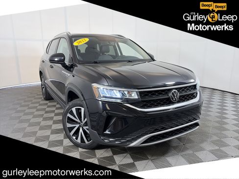 Used 2022 Volkswagen Taos SE FWD image 1