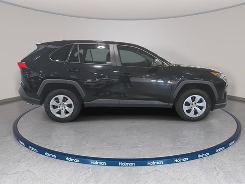 Used 2022 Toyota RAV4 LE FWD image 5