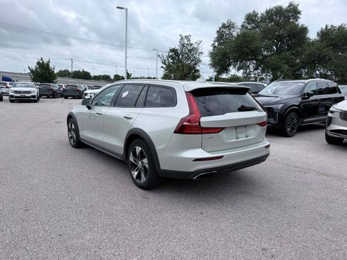 Used 2020 Volvo V60 T5 Cross Country AWD/4WD image 4