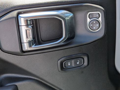 New 2025 Jeep Gladiator Sport image 11