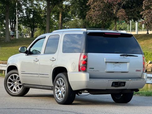 Used 2010 GMC Yukon Denali AWD/4WD image 6
