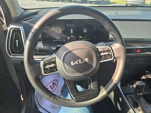 Used 2024 Kia Sorento S w/ Panoramic Sunroof Package FWD image 17