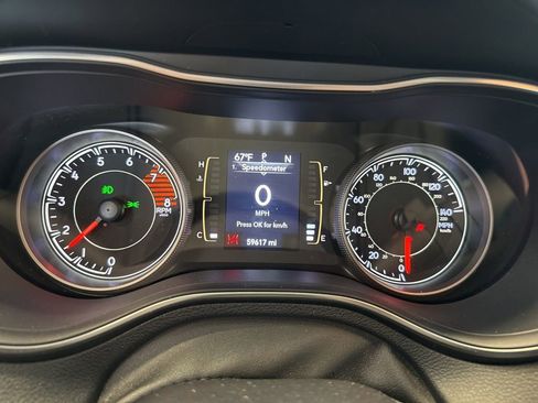 Used 2019 Jeep Cherokee Latitude Plus w/ Comfort/Convenience Group AWD/4WD image 9
