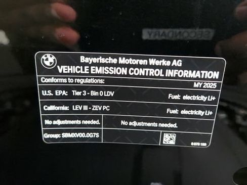 Used 2025 BMW i7 xDrive60 w/ Executive Package RWD image 73