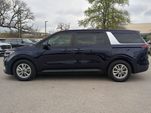 Used 2024 Kia Carnival LX image 6