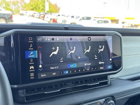 Used 2025 Jeep Wrangler Unlimited Sahara AWD/4WD image 24