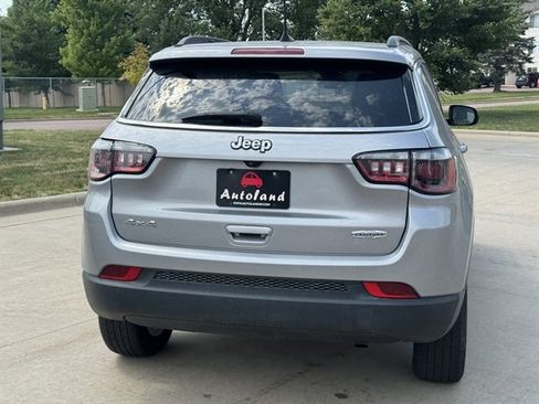 Used 2022 Jeep Compass Latitude w/ Sun and Sound Group AWD/4WD image 5