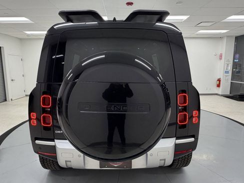 Used 2025 Land Rover Defender 110 S image 68