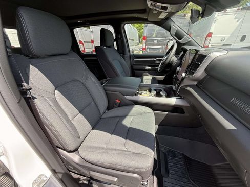New 2026 RAM 1500 4x4 Crew Cab image 9