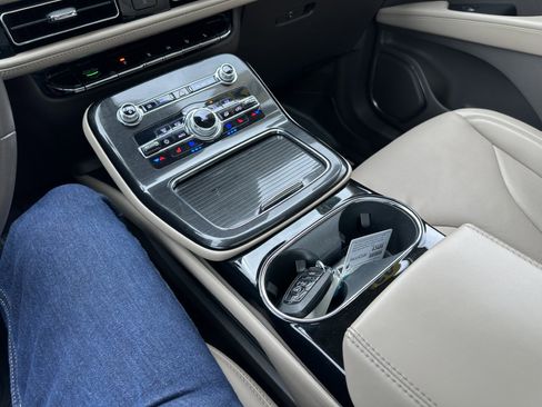 Used 2022 Lincoln Nautilus Reserve image 15