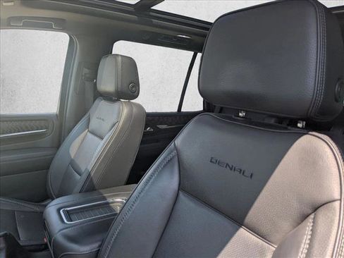 Used 2023 GMC Yukon Denali AWD/4WD image 14