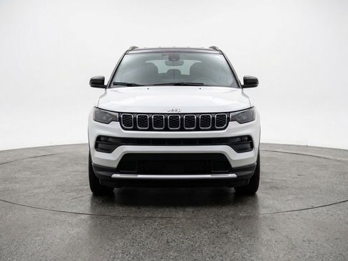 Used 2025 Jeep Compass Limited AWD/4WD image 2