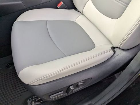 Used 2025 Toyota RAV4 XLE Premium image 25