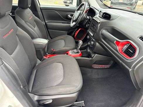 Used 2021 Jeep Renegade Trailhawk image 16
