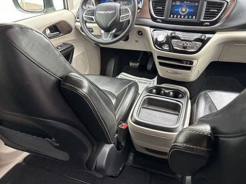 Used 2020 Chrysler Voyager Lxi image 38