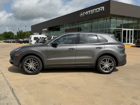 Used 2019 Porsche Cayenne AWD/4WD image 2