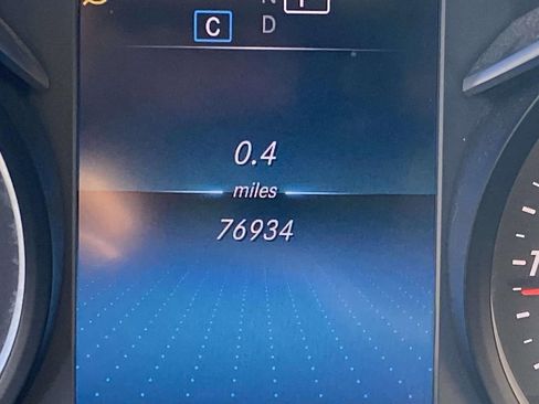 Used 2021 Mercedes-Benz GLC 300 4MATIC image 24