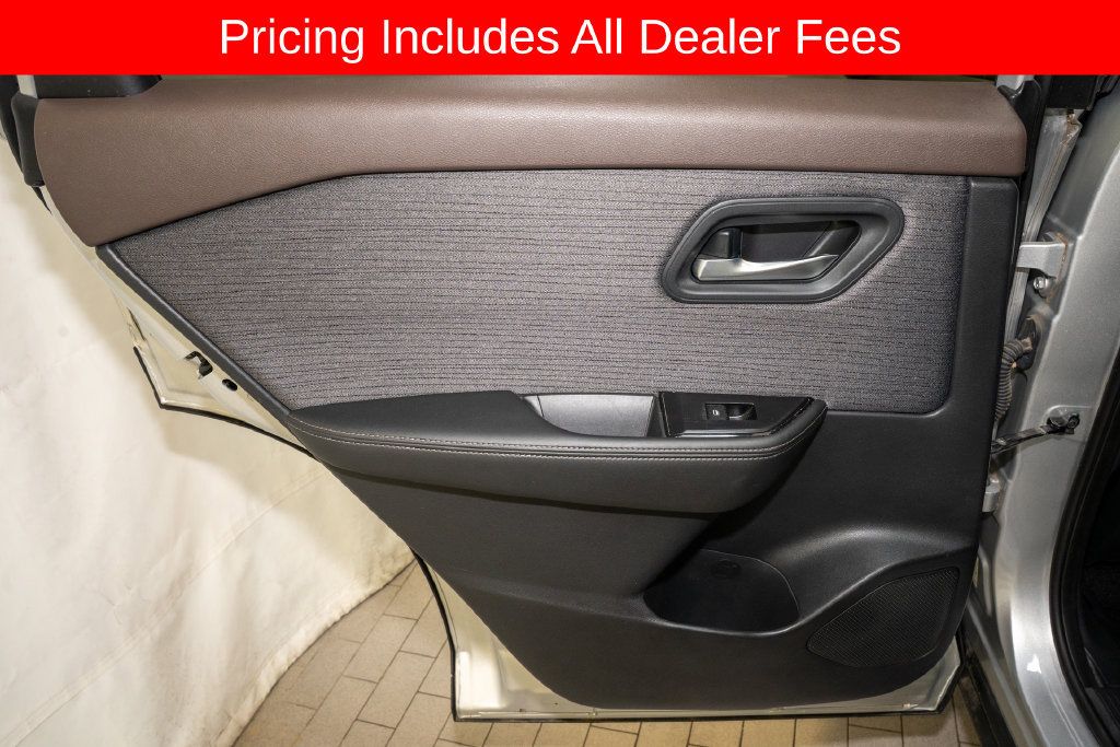 Used 2021 Nissan Rogue SV AWD/4WD image 9