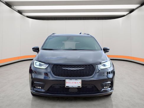 New 2026 Chrysler Pacifica Limited image 2