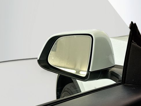 Used 2022 Tesla Model Y Long Range image 16