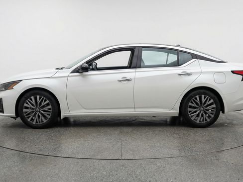 Used 2025 Nissan Altima 2.5 SV image 5