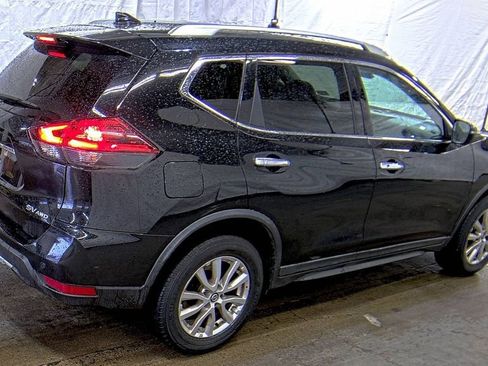 Used 2019 Nissan Rogue SV image 4