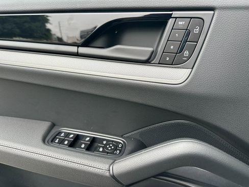 New 2026 Porsche Cayenne S image 12