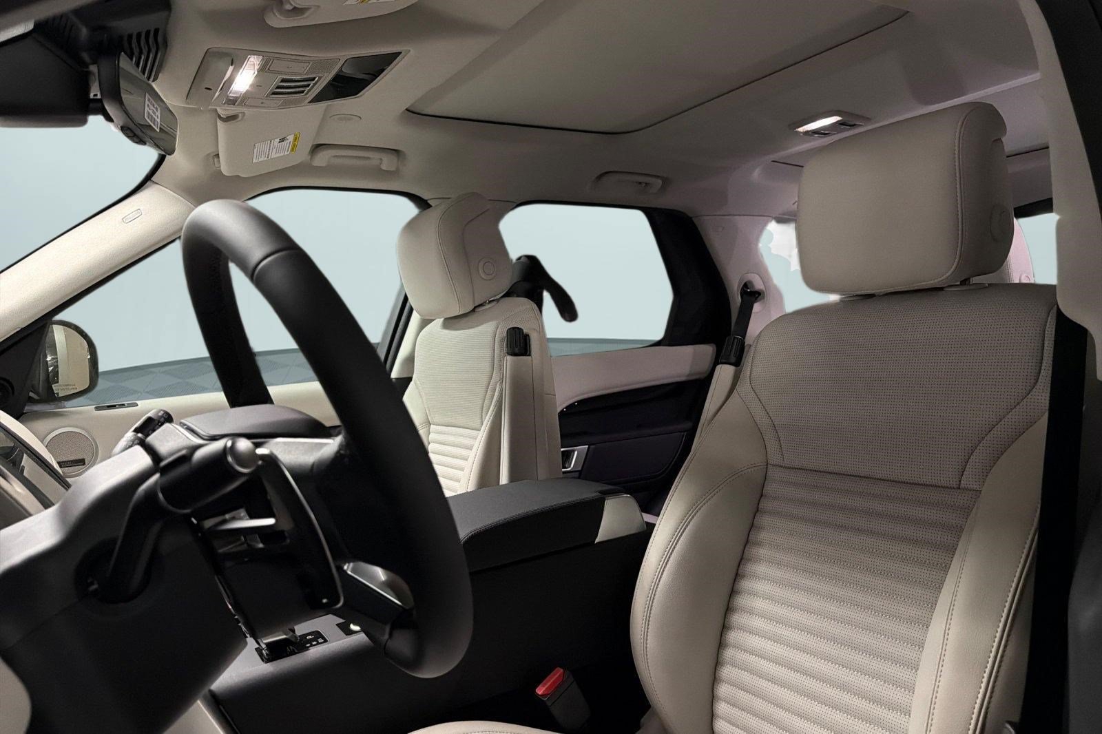 New 2026 Land Rover Discovery S AWD/4WD image 22