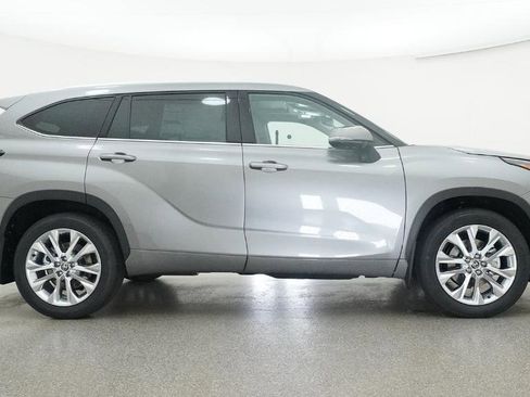 New 2026 Toyota Highlander Limited AWD/4WD image 7