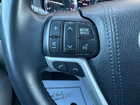 Used 2017 Toyota Highlander Limited image 30