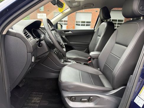 Used 2021 Volkswagen Tiguan SE AWD/4WD image 16