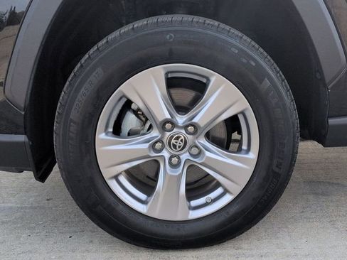 Certified 2022 Toyota RAV4 LE AWD/4WD image 11