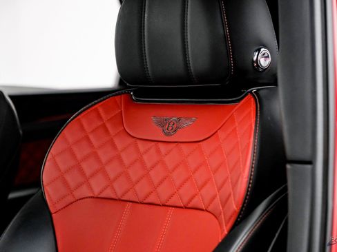 Used 2019 Bentley Bentayga image 40