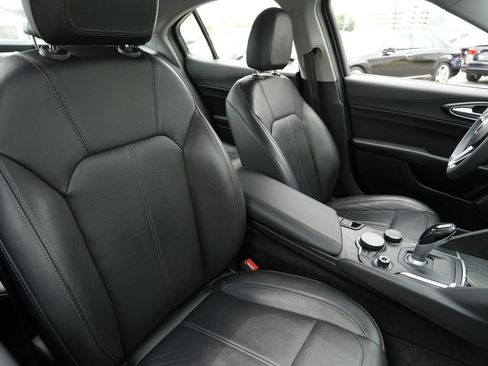 Used 2017 Alfa Romeo Giulia AWD image 30