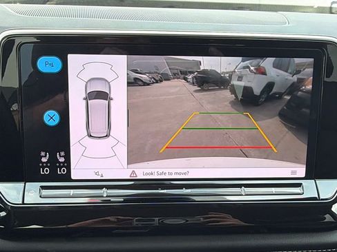 Used 2025 Volkswagen Atlas SE image 27