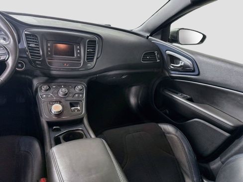Used 2015 Chrysler 200 S w/ Comfort Group FWD image 15